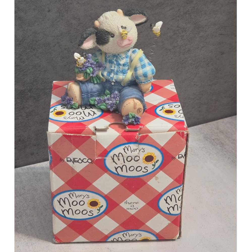 Enesco Mary's Moo Moos Cow Figurine All A-Buzz Over You 1995